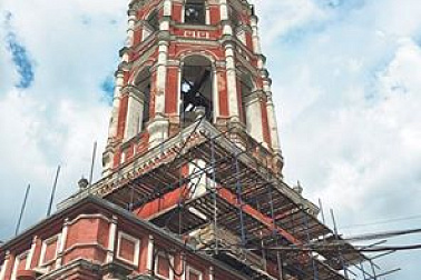 В Высоко-Петровском монастыре, расположенном на улице Петровка, началась реставрация.