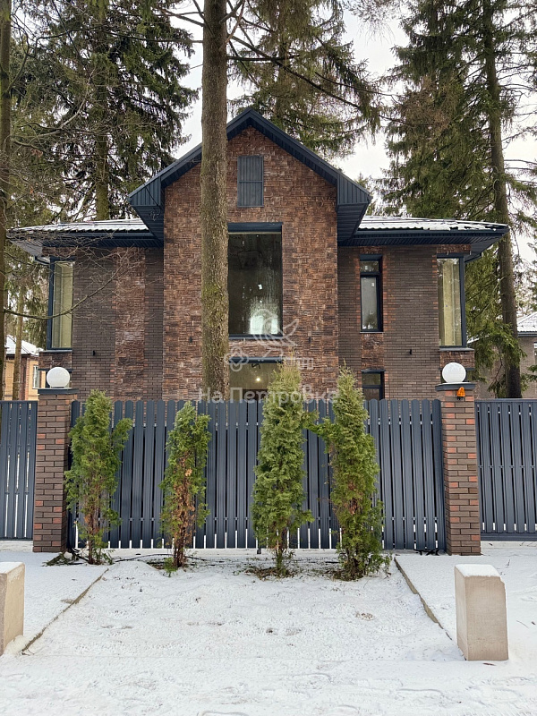 Московская область, город Апрелевка, город Наро-Фоминск, улица Чехова, дом 17